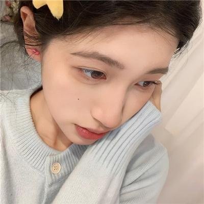 照片里的伴娘